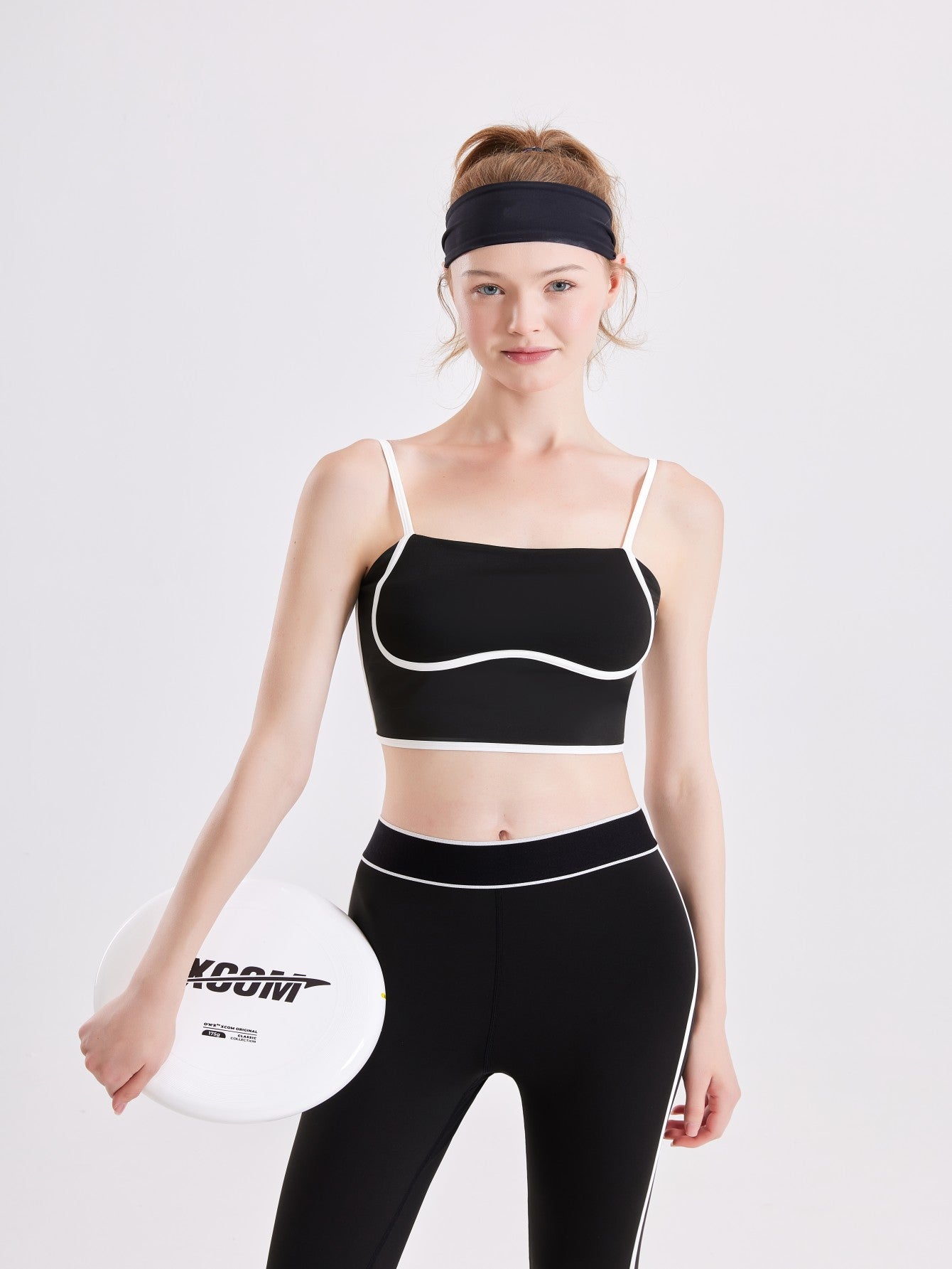 Women's Sportswear Two-Piece Yoga Suit, Spaghetti Strap Round Neck Short Bra and Slim Fit Sports Leggings Set,