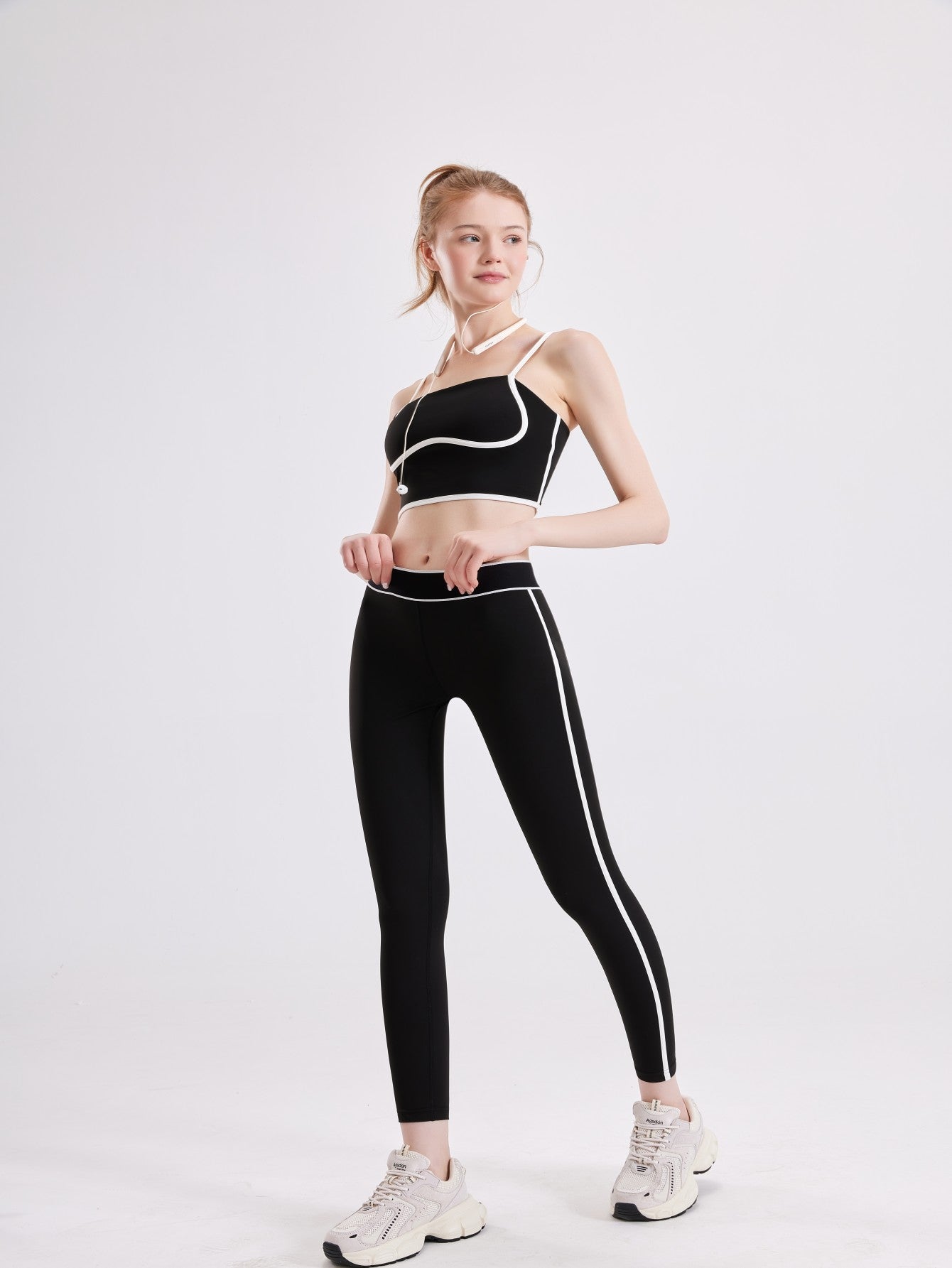 Women's Sportswear Two-Piece  Yoga Suit, Spaghetti Strap Round Neck Short  Bra and Slim Fit Sports Leggings Set,